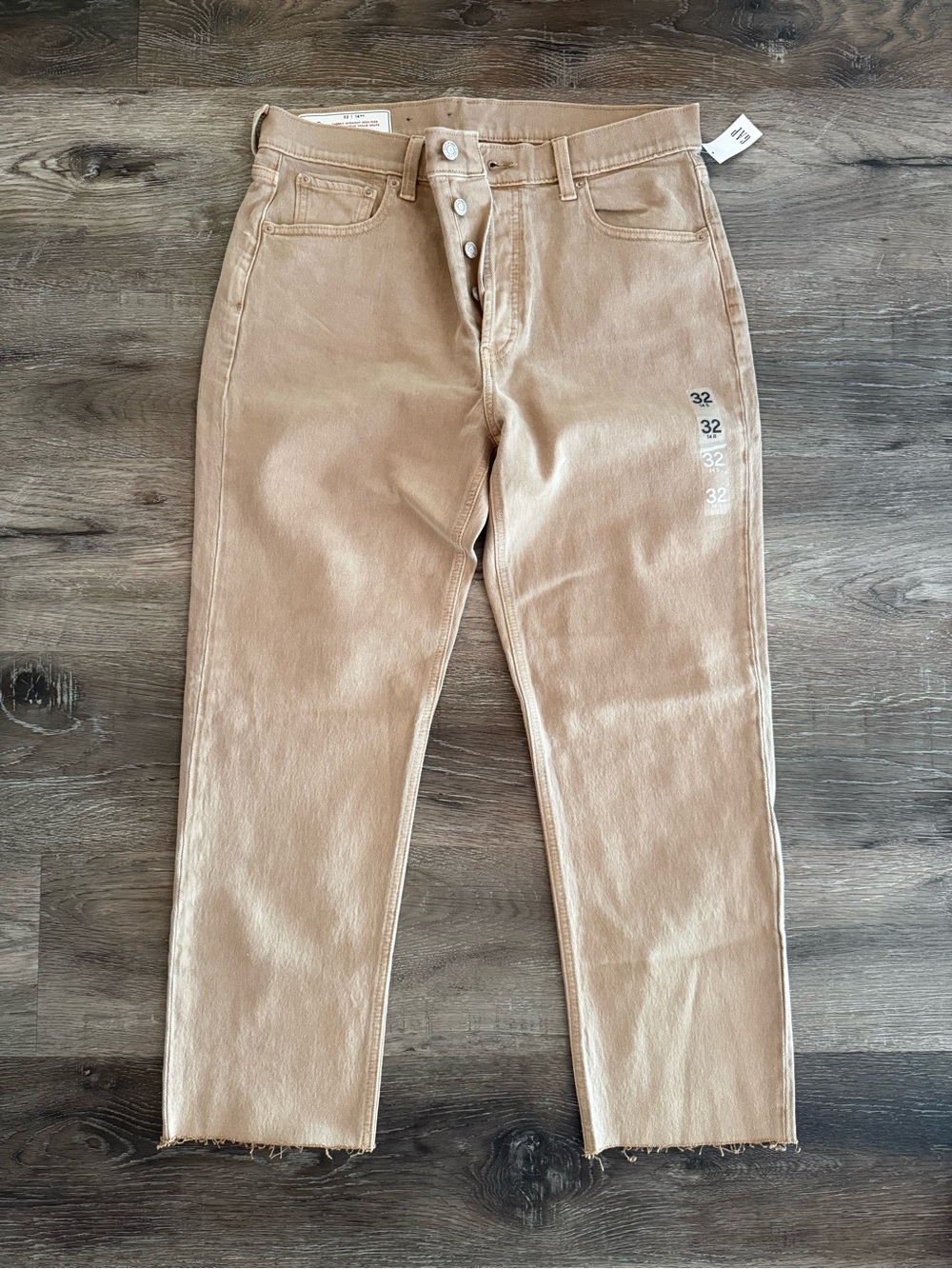 GAP Women’s Cheeky Straight High Rise in Khaki